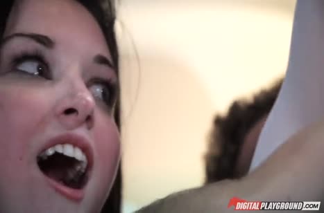 Две сисястые самки по очереди шпилятся с крепышом 4