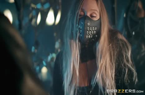 Бабенка устроила на большом члене фетиш порево 1