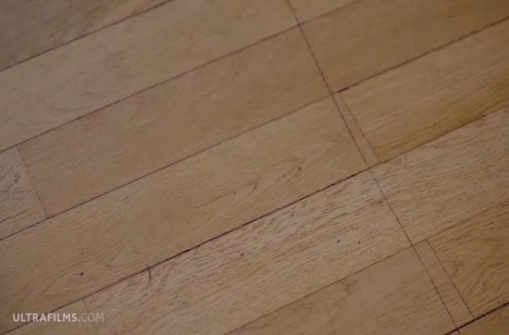 Парень нежно шпилит молодую подругу на качелях 4